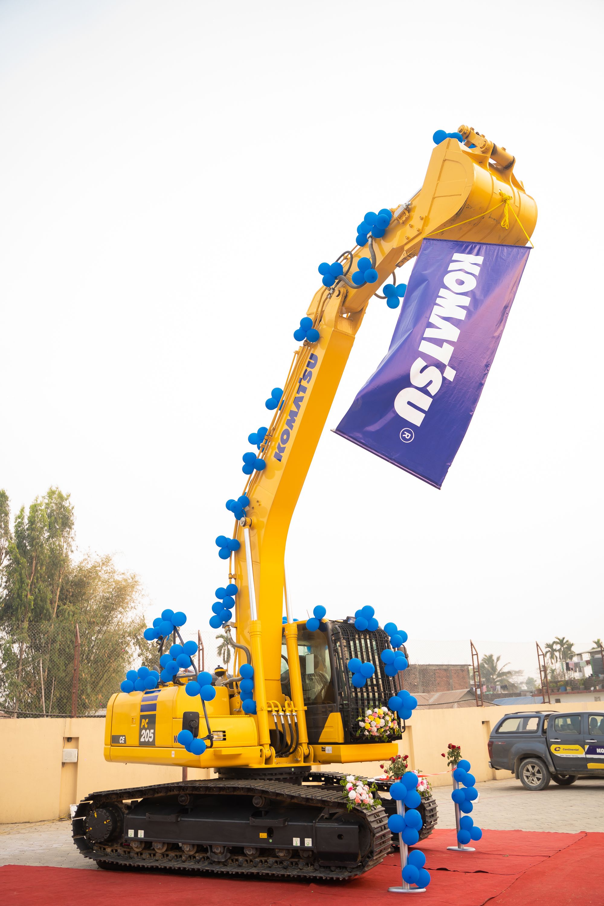 komatsu_launch_3.jpg - Image